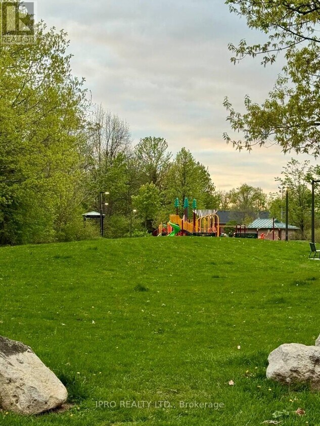 Photo du bâtiment - 4140-4140 Foxwood Dr