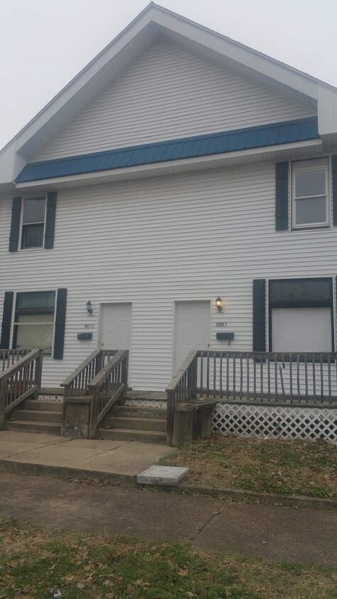 Front of apartment building - 320 Jefferson Ave