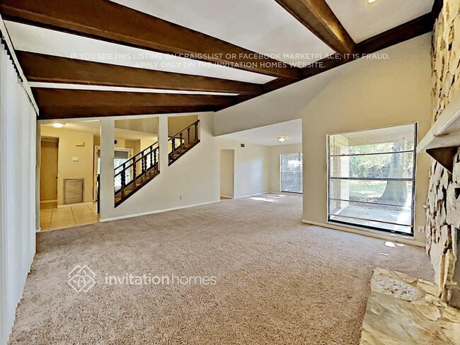 Building Photo - 15801 Knollview Dr