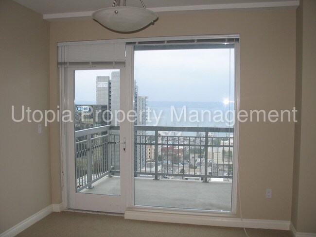 Building Photo - 300 W Beech St
