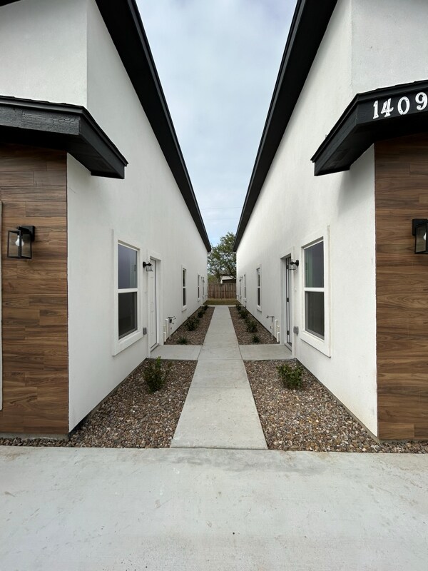 Building Photo - 1409 S Michigan St