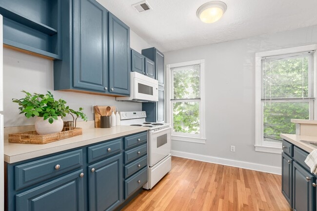Kitchen - 36 E Kossuth St