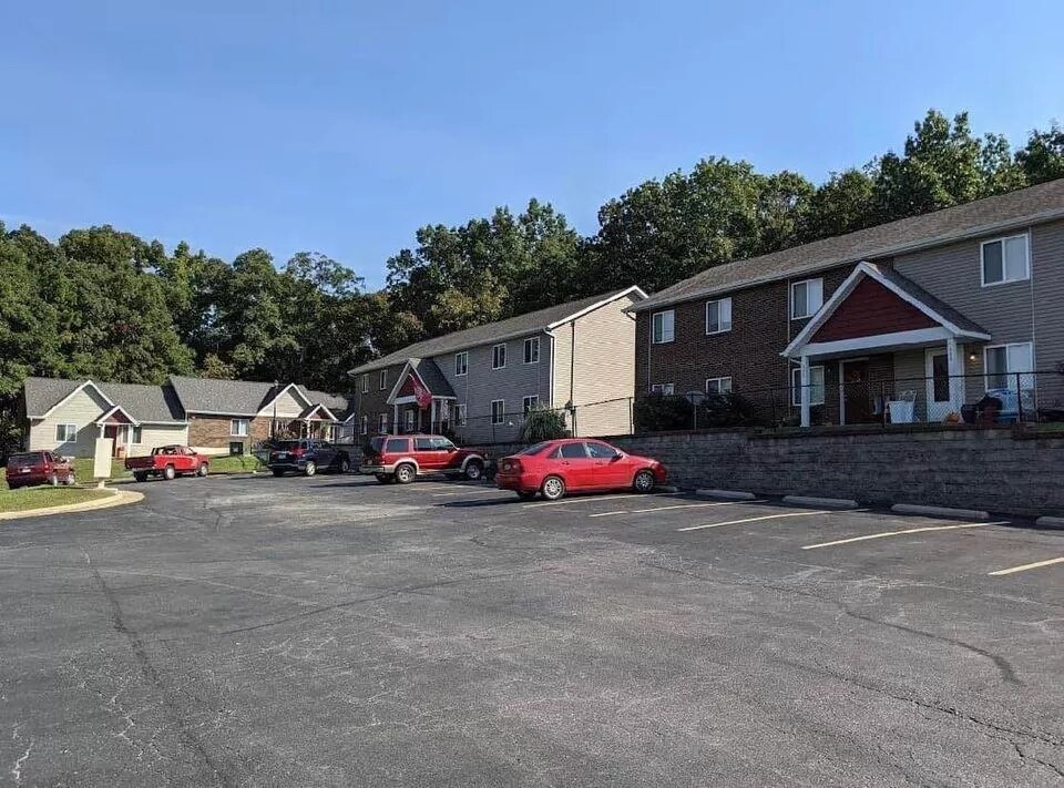 Primary Photo - 613 Palisades Dr