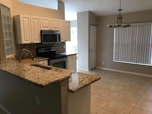 Foto del edificio - 14282 Aster Ave