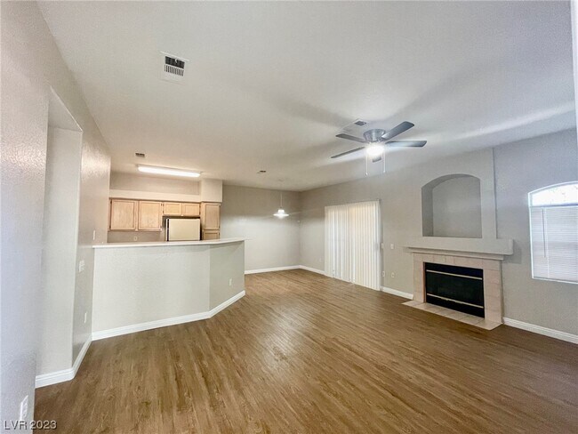 Foto del edificio - 5415 W Harmon Ave