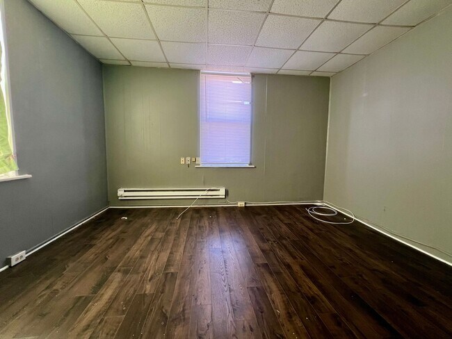 Building Photo - Gorgeous 2-Bedroom Apartment in Darby! Available NOW!