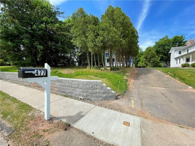 Building Photo - 477 Main St