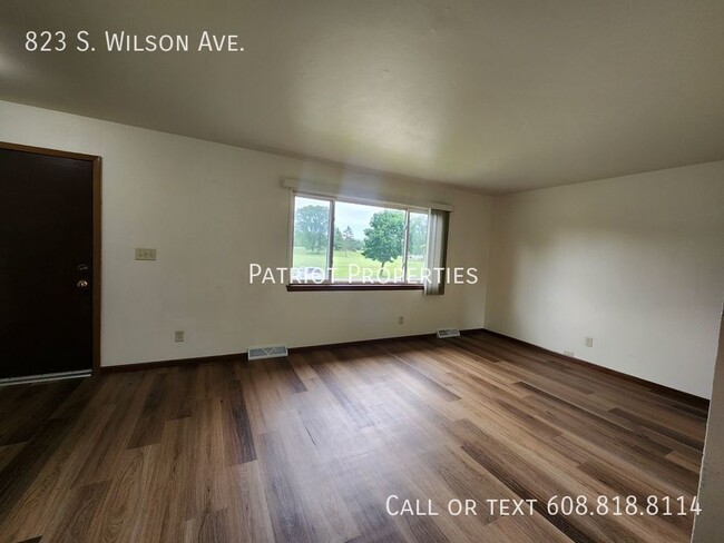 Building Photo - 3 bedroom/ 1.5 bath Townhome in Hartford, WI