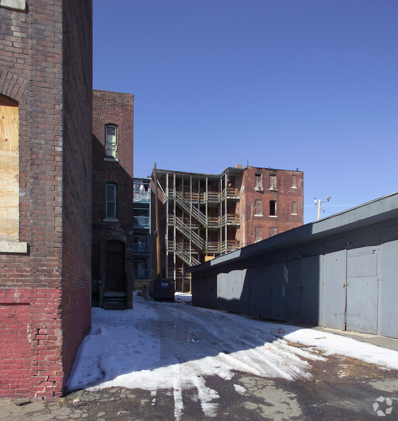 Building Photo - 115-119 Cabot St