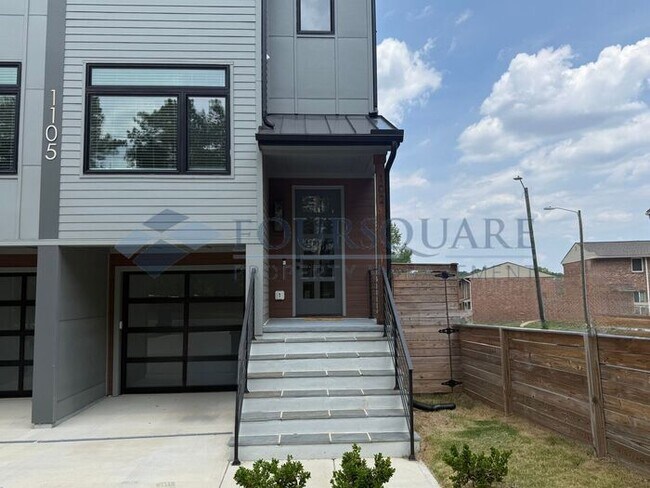 Foto del edificio - Modern 4-Bed / 4 Bath Townhome with Fireplace, Outdoor Spaces & Fenced Yard – Inside the Beltline...