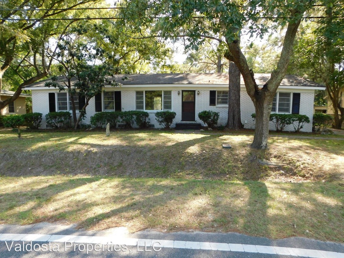 Primary Photo - 4 br, 2 bath House - 1404 Lake Park Road
