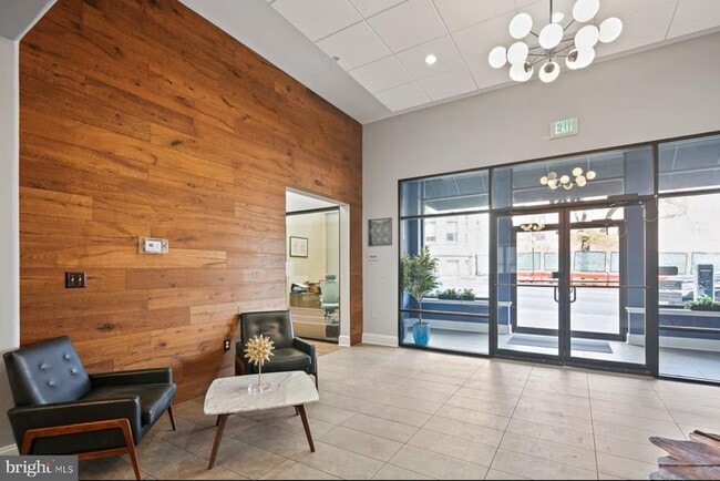 Photo - 301 W Franklin St Apartment