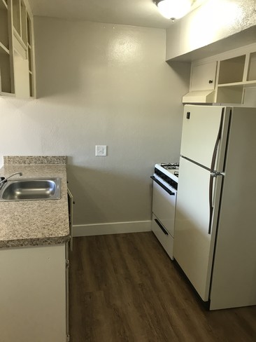 KITCHEN - 2425 louise St