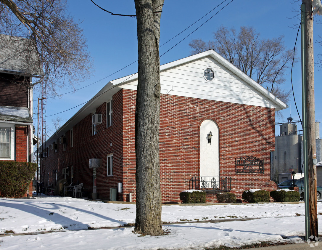 Building Photo - 405 W Sycamore St