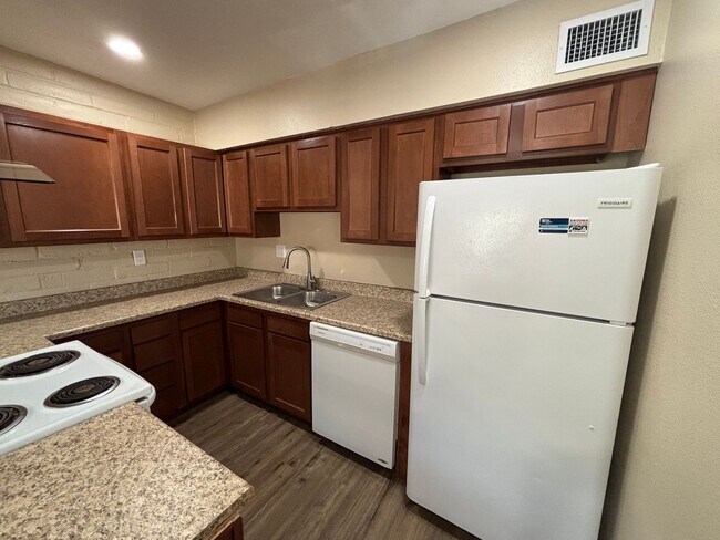 Foto del edificio - 3960 E Flower St