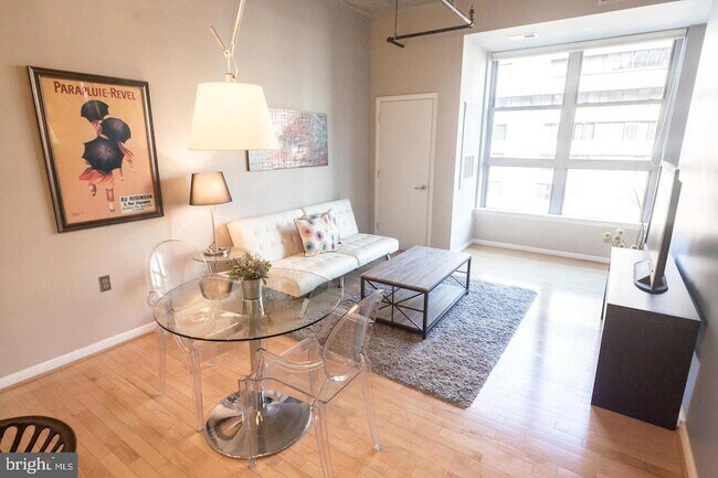 Foto del edificio - 1300 N Street NW Unit 403