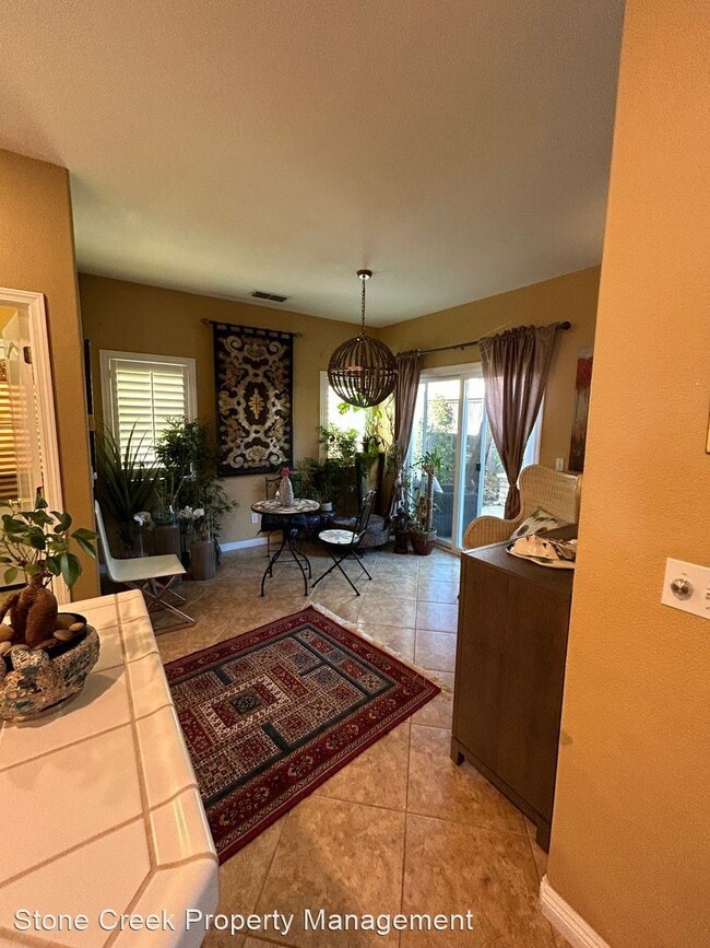 Building Photo - 3 br, 2.5 bath House - 253 Marsalla Dr.