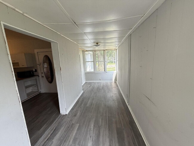 Building Photo - 1BR Main Floor Apartment in Wayland