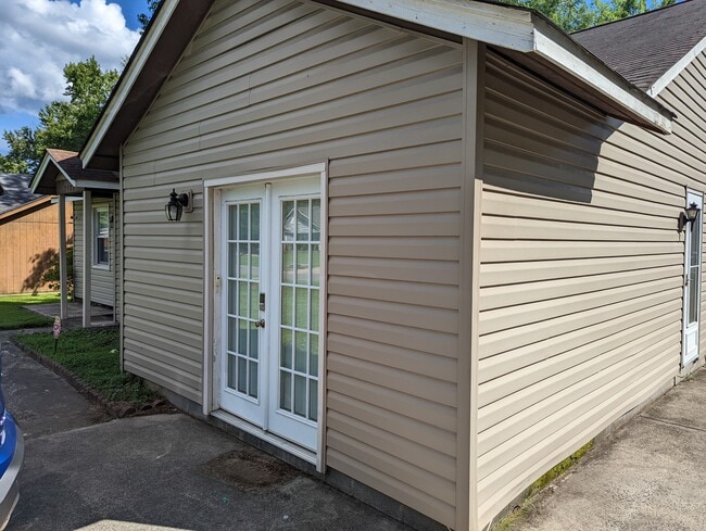 Building Photo - 5408 Amado St