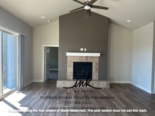 Building Photo - Beautiful Genoa Home