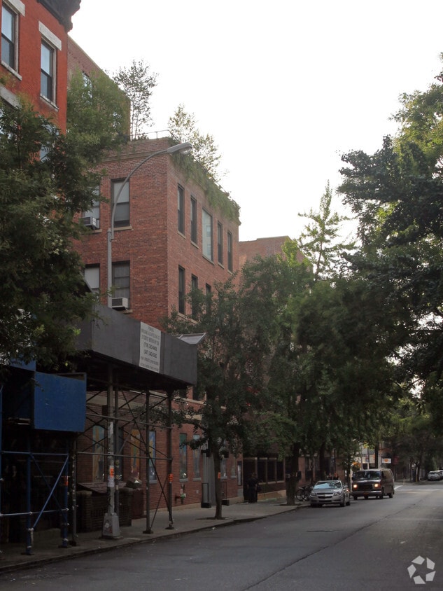 Building Photo - 235 E 11th St