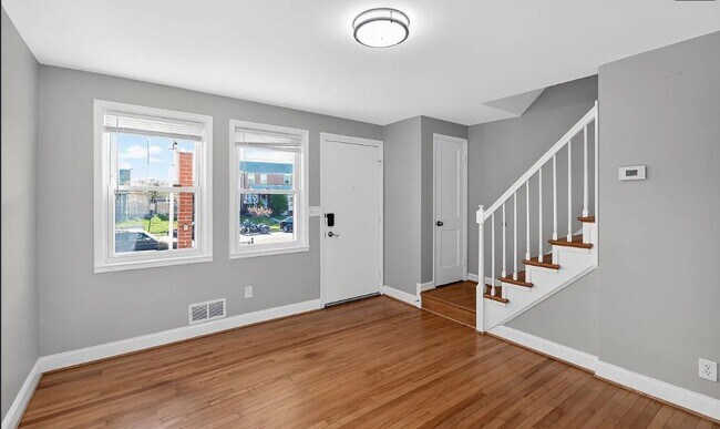 Foto del edificio - 3425 Dunran Rd
