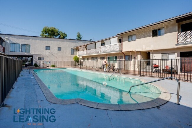 Foto del edificio - 12310 Chandler Blvd
