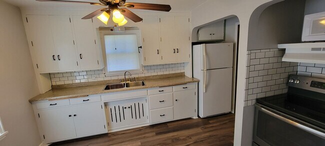 Building Photo - AVAILABLE JUNE - 4 Bed 1 Bath on London Road