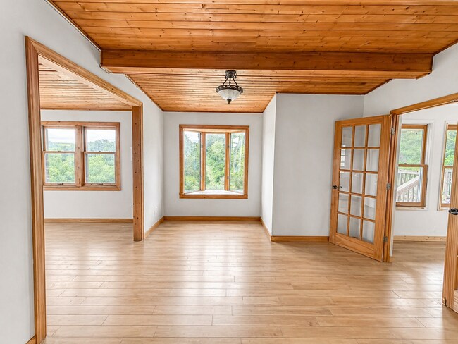 Foto del edificio - Remodeled Home on Nearly Half an Acre with Beautiful Country Views