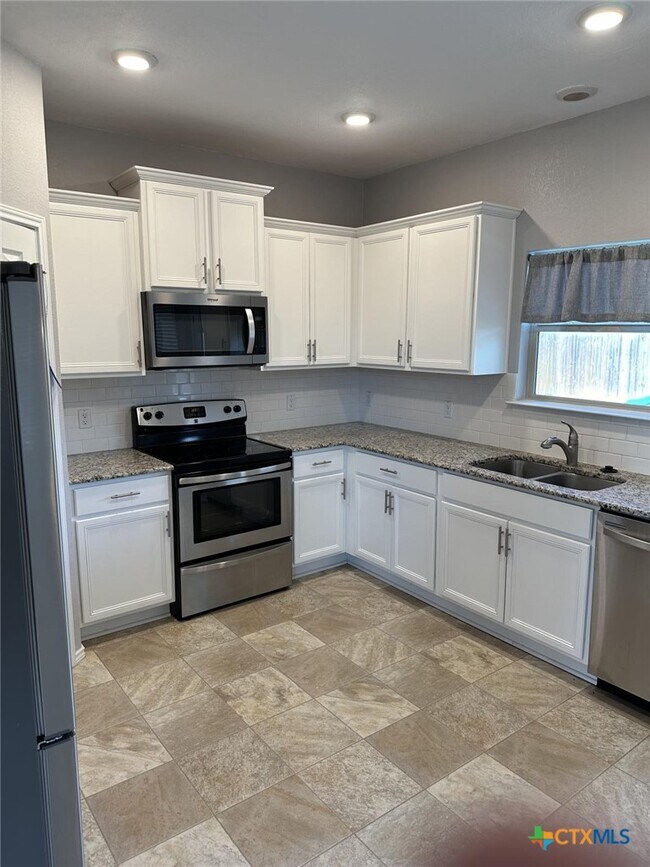 Building Photo - 1418 Amber Dawn Dr
