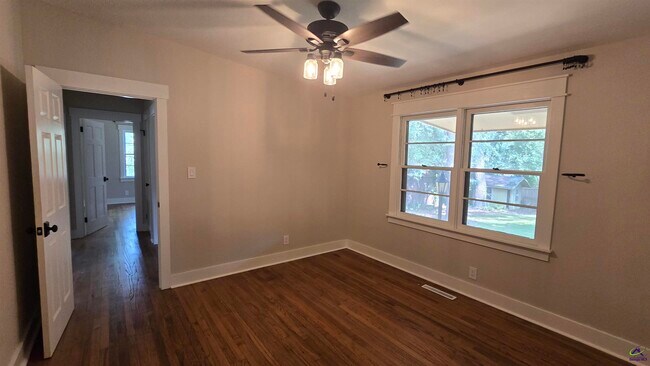 Foto del edificio - 204 Springdale Dr