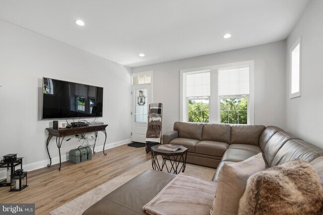 Foto del edificio - 528 Lower E Valley Forge Rd