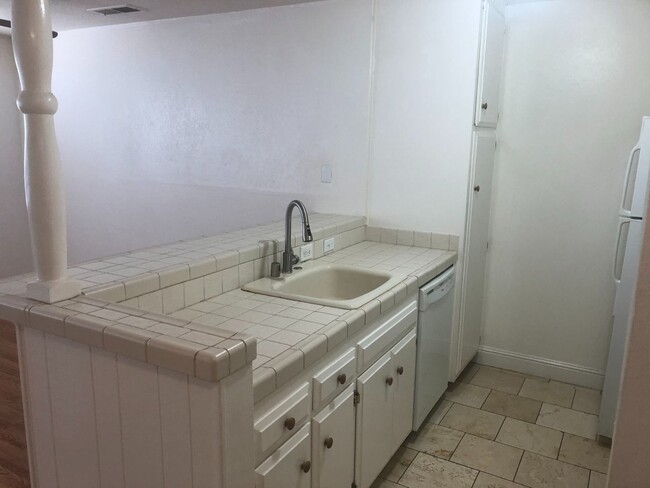 Building Photo - NICE ONE BEDROOM, LOWER LEVEL APARTMENT IN...