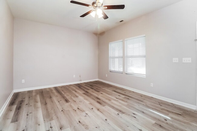 Foto del edificio - 1024 Joselynn Drive