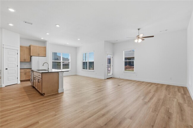Building Photo - 5071 Vista Ave