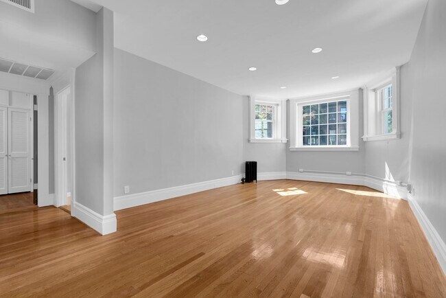 Building Photo - 520 Beacon St