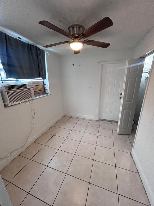 Foto del edificio - 5727 Fletcher St