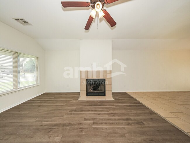 Foto del edificio - 1608 Ginger Ave
