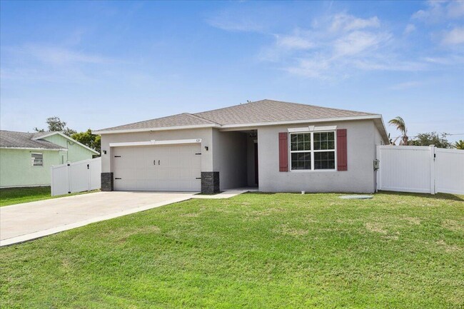 Building Photo - 525 SW Violet Ave