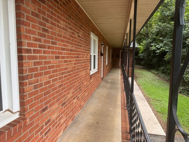 Foto del edificio - Updated Two Bedroom Apartment in Statesville