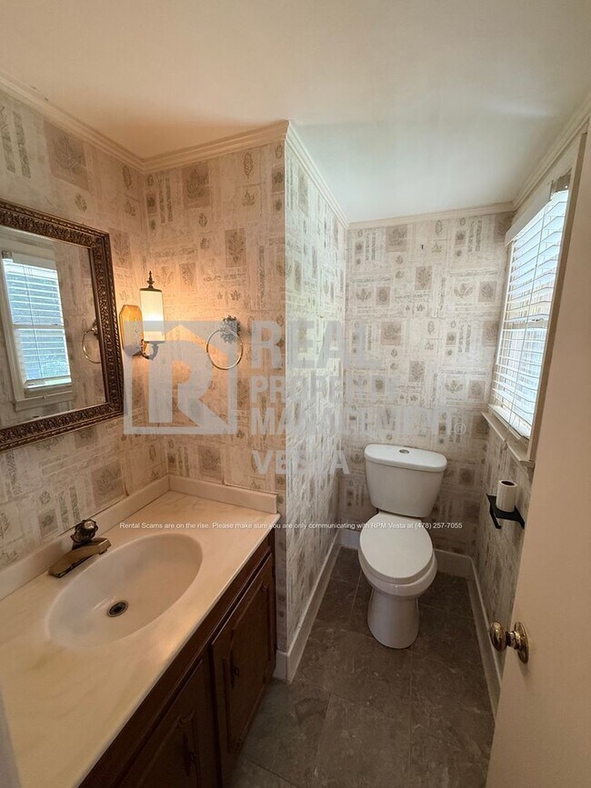 Building Photo - 1933 Deerwood Pl