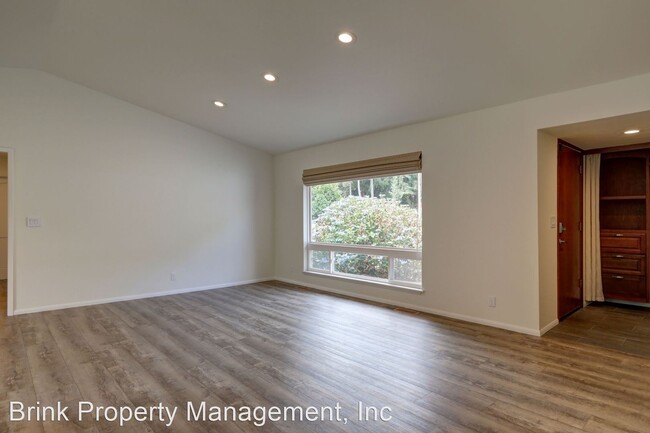 Building Photo - 3 br, 2 bath House - 17404 NE 10th St