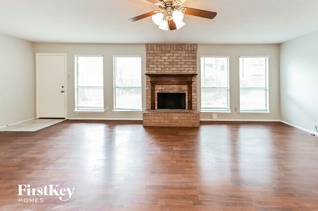 Foto del edificio - 3727 Windy Haven Dr