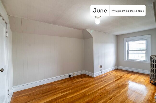 Foto del edificio - Room in Shared 4 bed/1 bath home