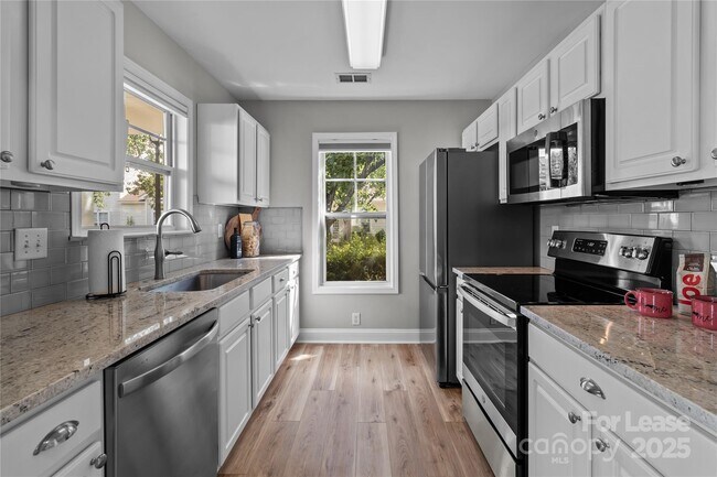 Foto del edificio - 17331 Villanova Rd