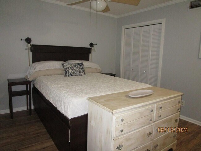 Foto del edificio - 3000 Cypress Pointe