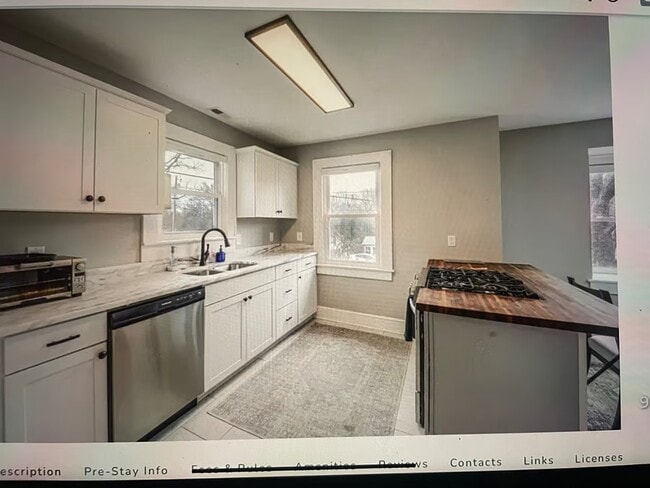 Building Photo - 226 Evans St