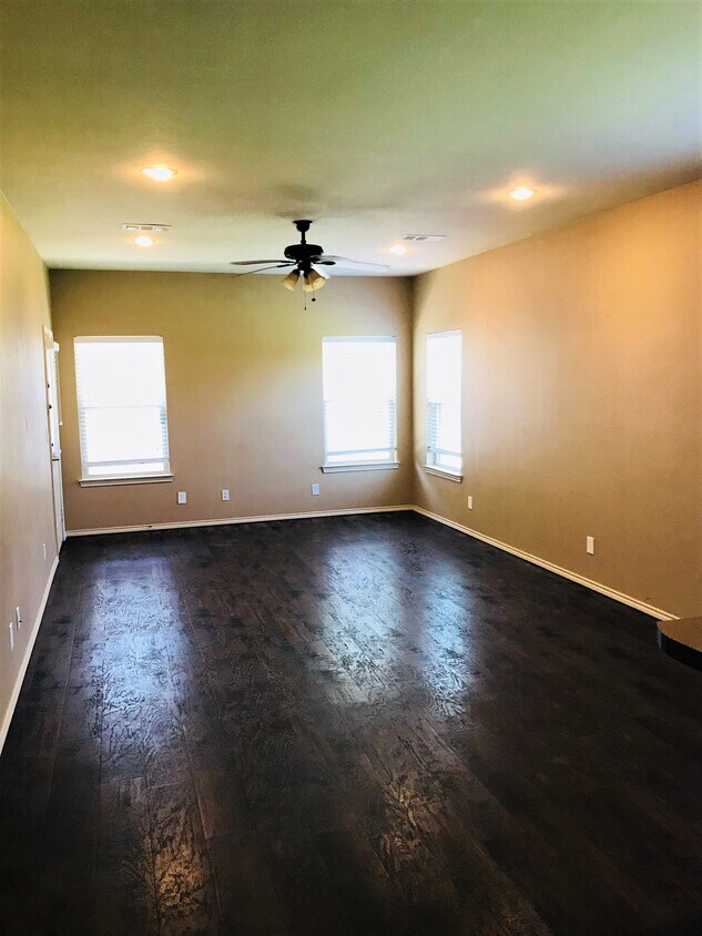 4215 Castlegate Dr Unit 4215, Paris, TX 75462 Apartments in Paris, TX