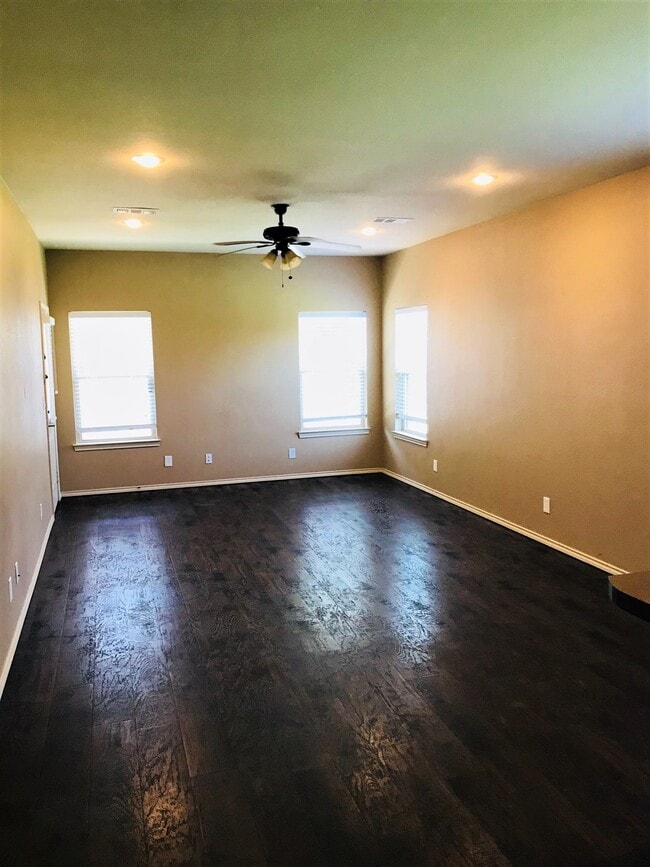 Living room - 4215 Castlegate Dr