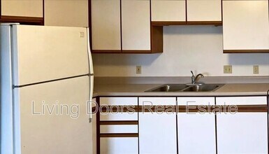 Building Photo - 605 S Washington St